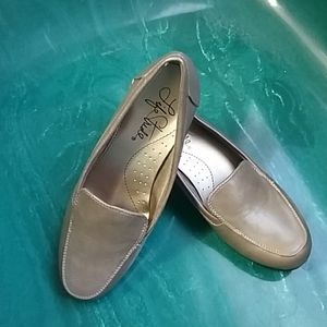 Sz. 6.5m/ 23.5cm metallic tan wedge loafer